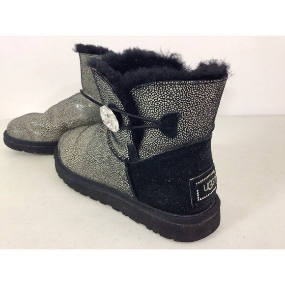 UGG Australia Classic Short Boots Womens 9 - Picture 2 of 7